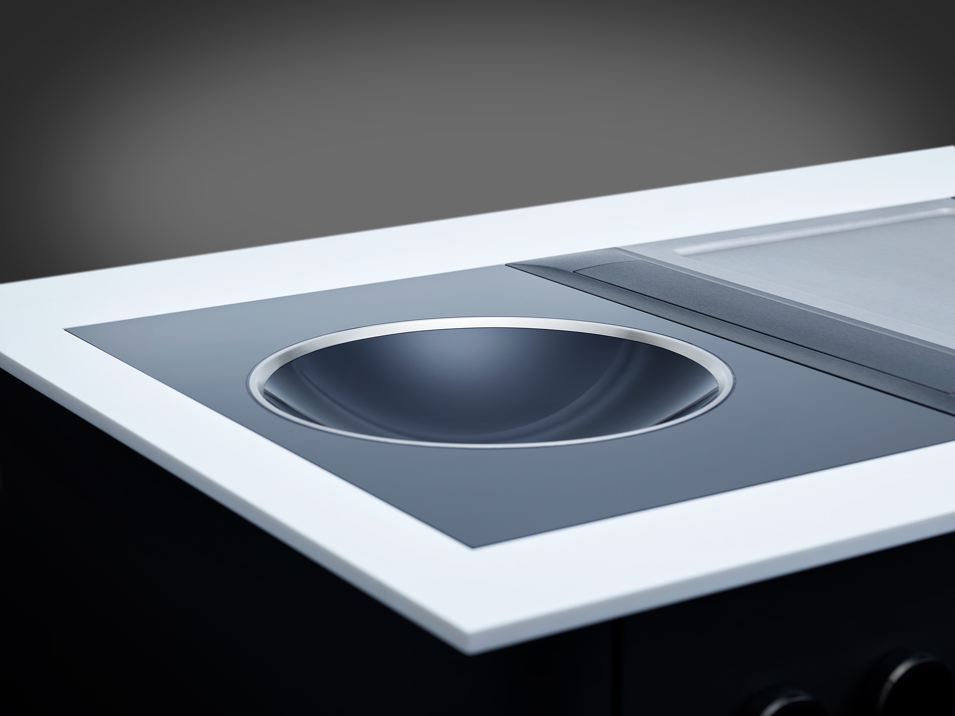 Wok-Kochfeld mit Glaskeramikoberfläche