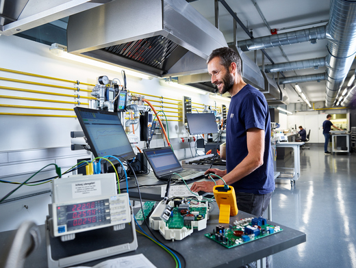 Technisches Labor für Entwicklung und Prototypenbau