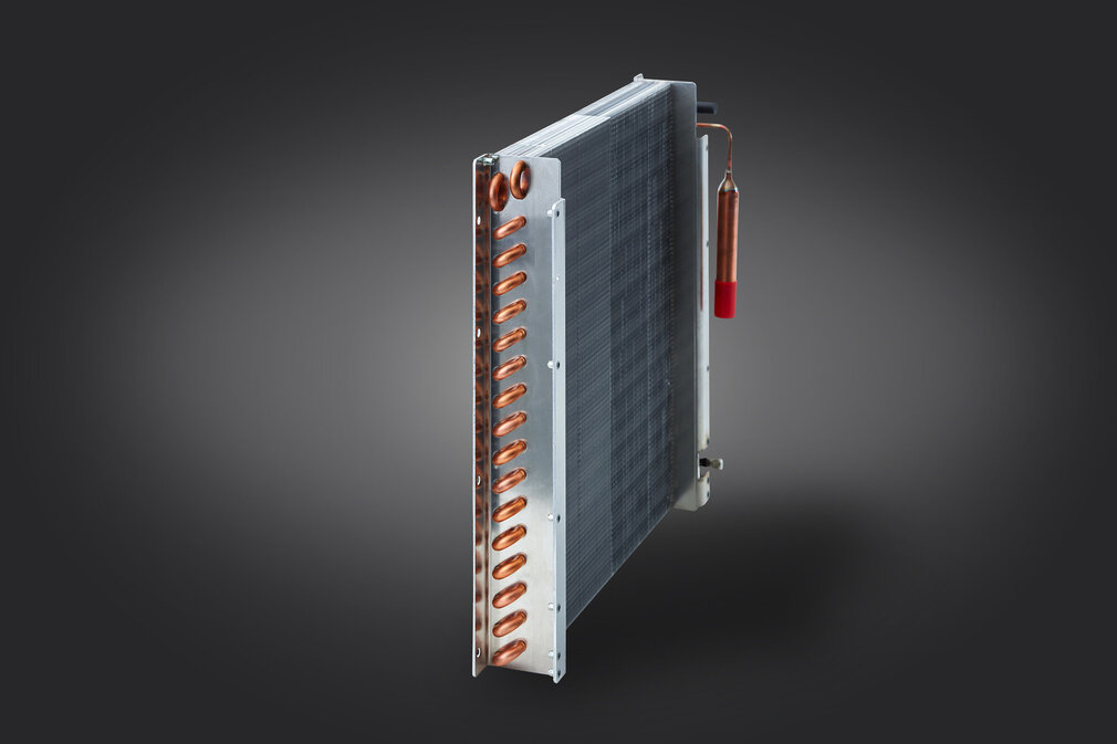 Box-Klimasystem mit sichtbaren Kupferrohrleitungen