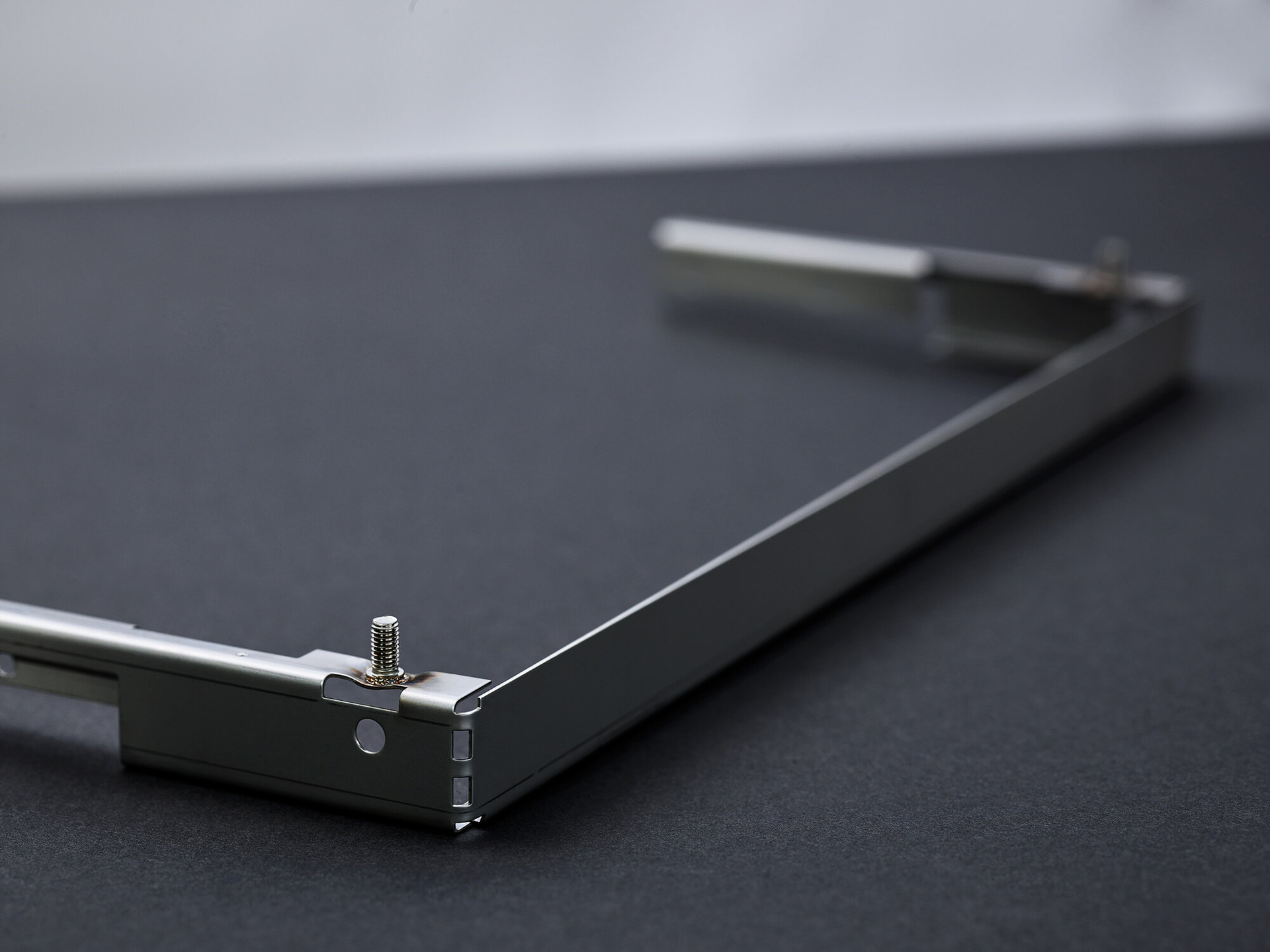 Blechteil – je nach Ausführung aus Edelstahl, Aluminium oder Kunststoff gefertigt